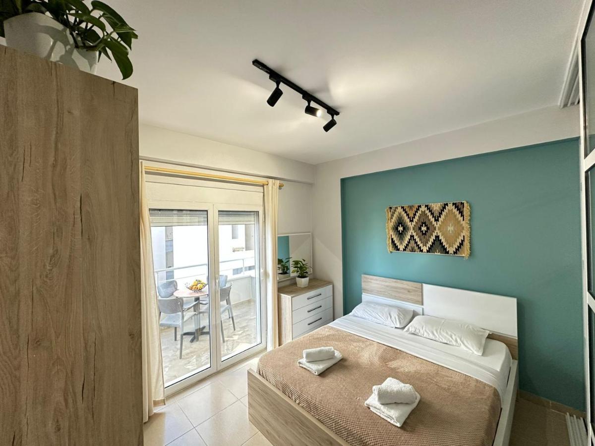 Trea - On Private With Sunbed & Umbrella Appartement Vlorë