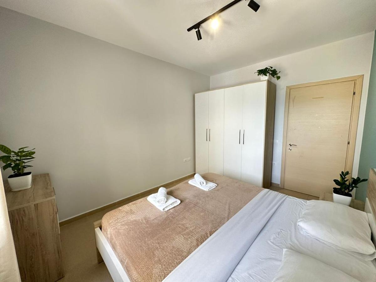 Trea - On Private With Sunbed & Umbrella Appartement *