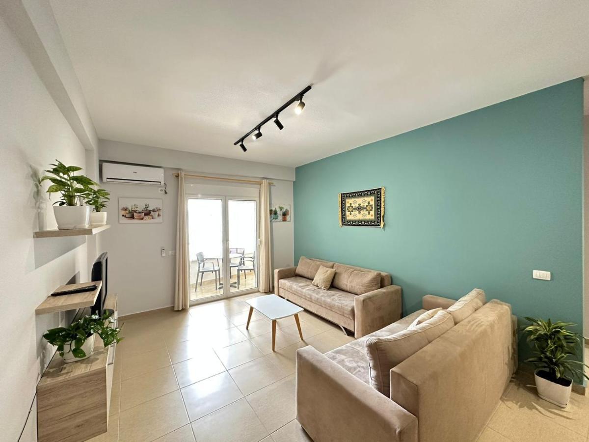 Trea - On Private With Sunbed & Umbrella Appartement Vlorë
